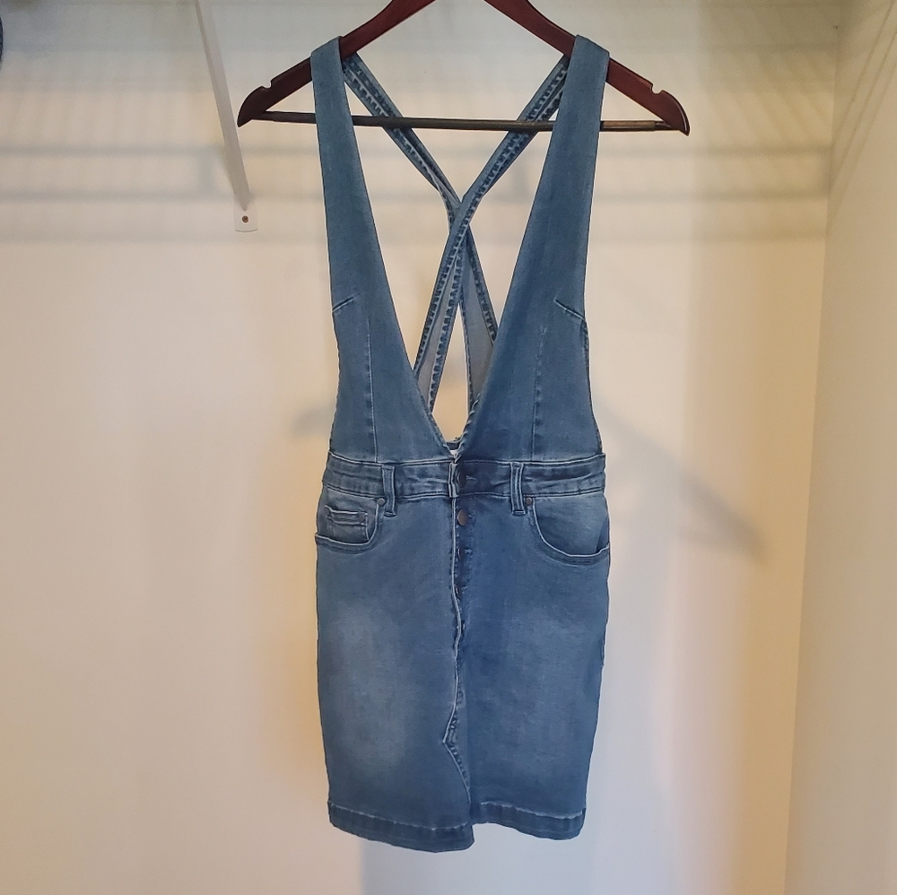 An jean overall/skirt